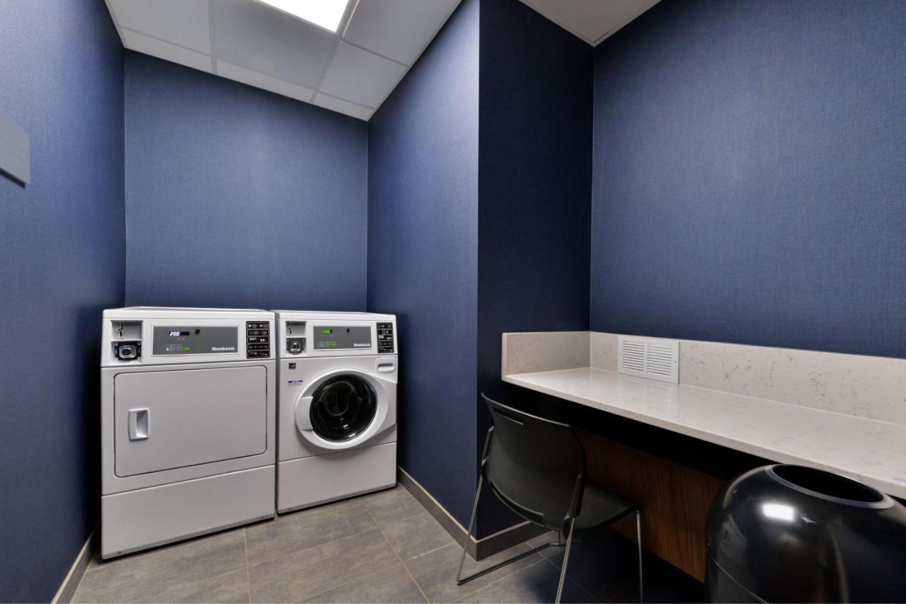 Courtyard By Marriott Raleigh Cary Crossroads Hotell Eksteriør bilde