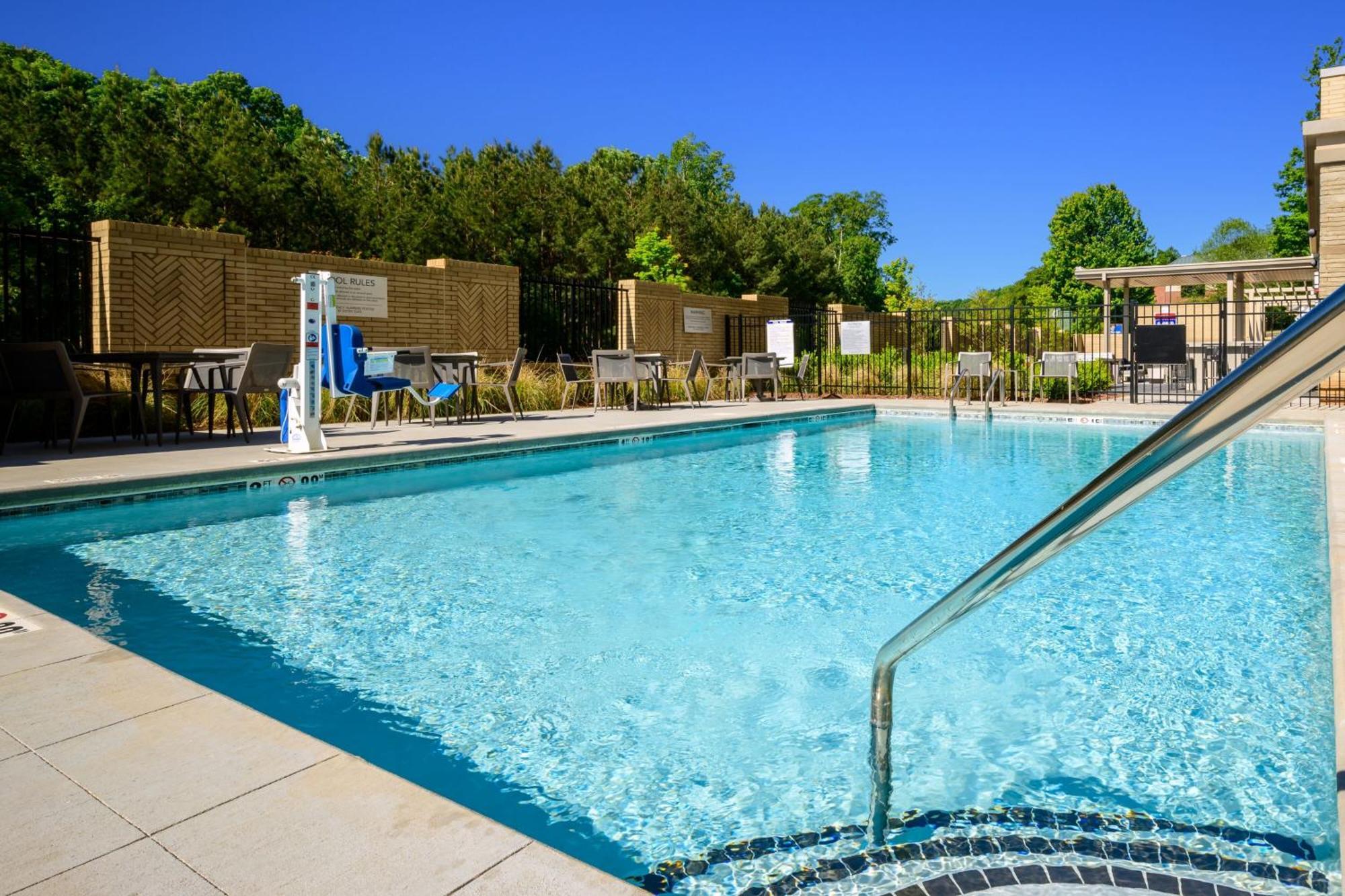 Courtyard By Marriott Raleigh Cary Crossroads Hotell Eksteriør bilde